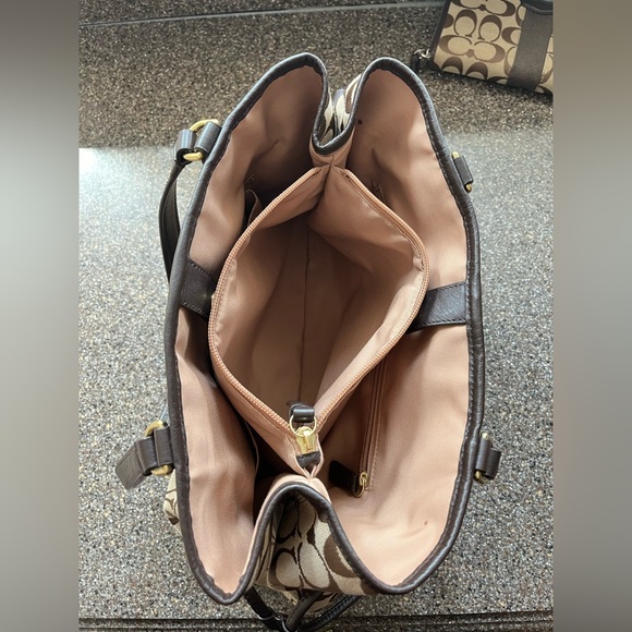 Coach: Green and brown purse and matching wallet - Picture 3 of 7